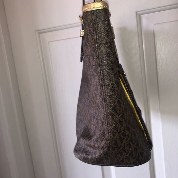 MICHAEL MICHAEL KORS 'snap Pocket' Bag In DARK Brown / GOLD, MSRP $198 - Picture 5 of 9